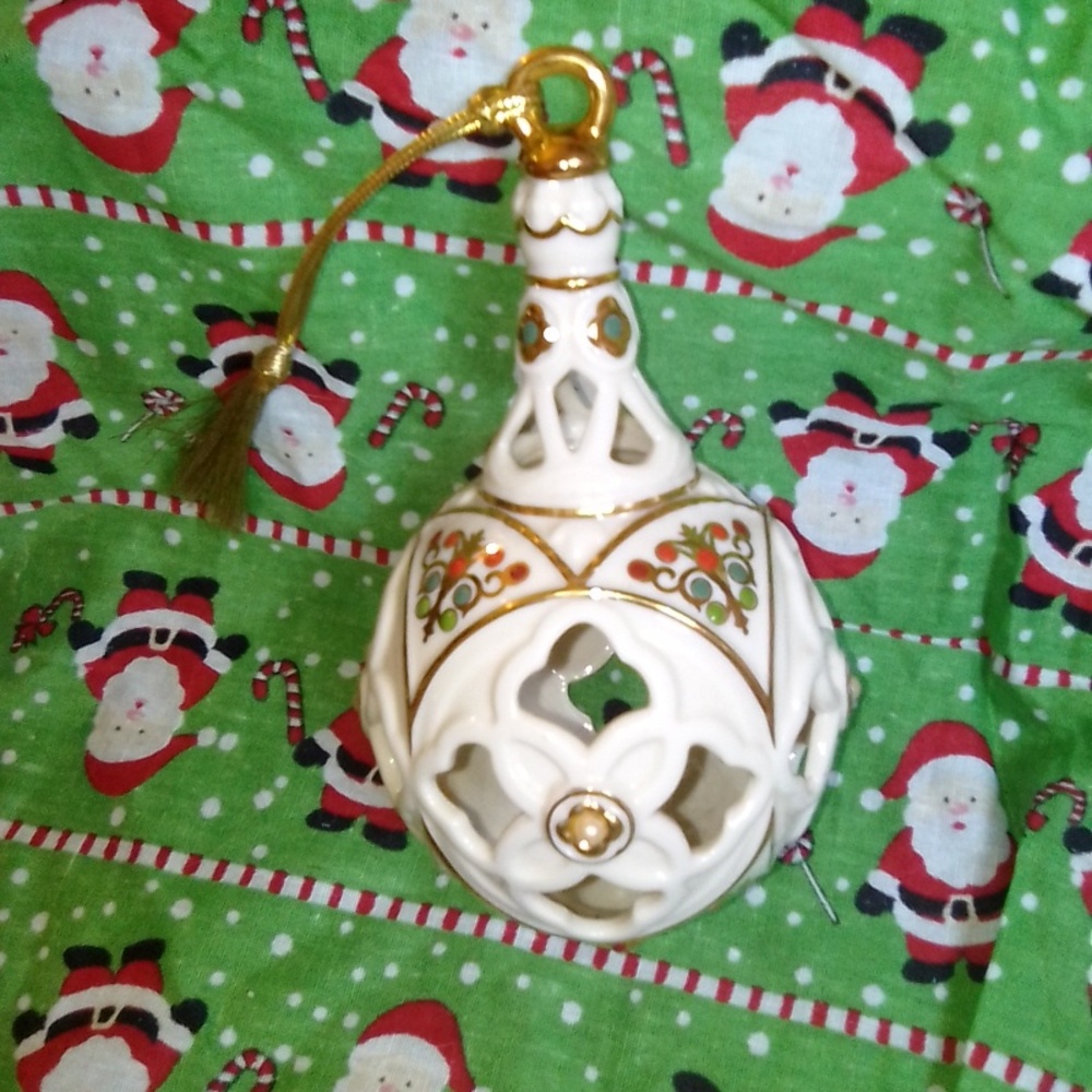 "Lenox" inner Glow ornament "China jeweled sphere', Florentine and pearl